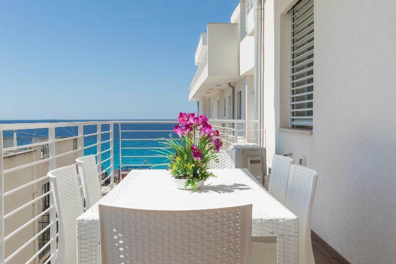 Spuma Di Mare Aparthotel Галиполи Екстериор снимка