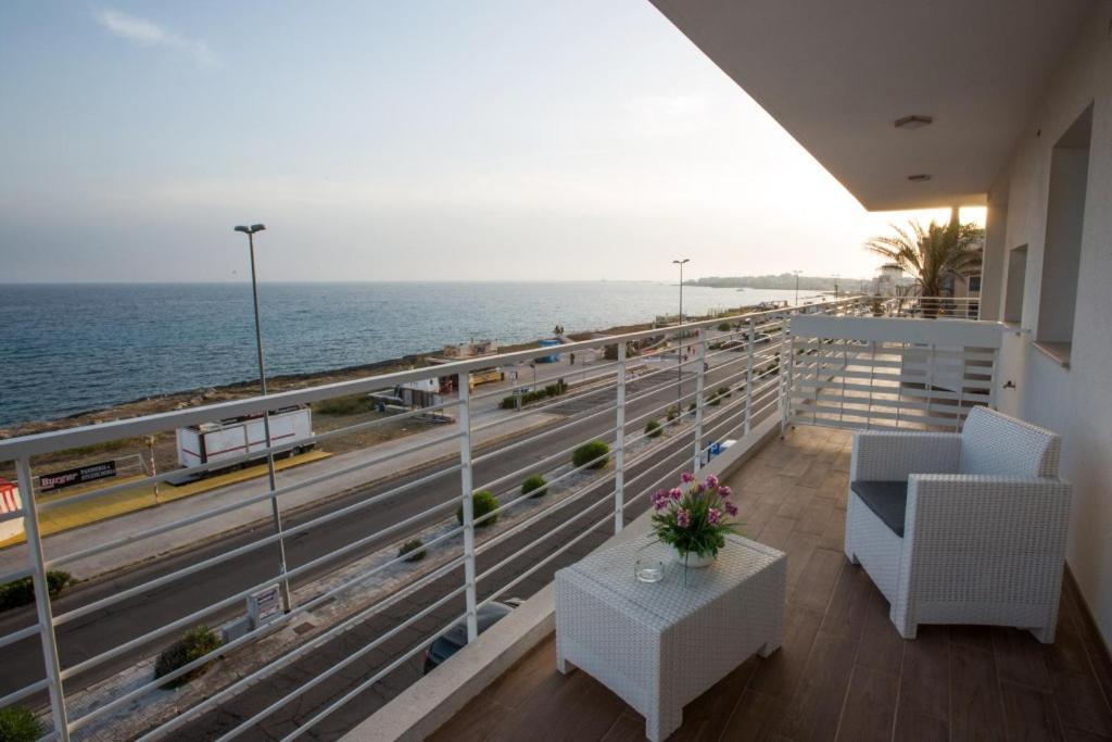 Spuma Di Mare Aparthotel Галиполи Екстериор снимка