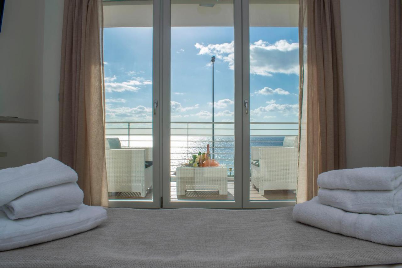 Spuma Di Mare Aparthotel Галиполи Екстериор снимка